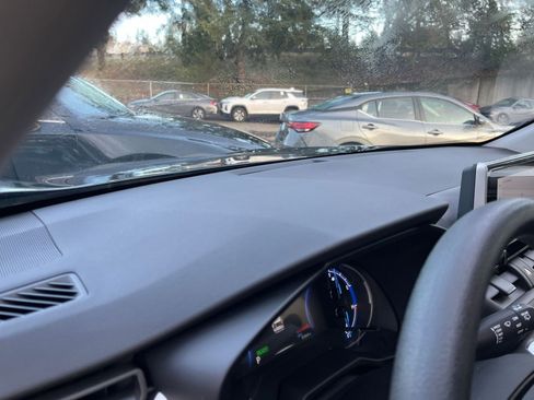 Used 2025 Toyota RAV4 LE image 34