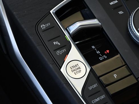 Certified 2024 BMW 330i Sedan w/ M Sport Package image 18