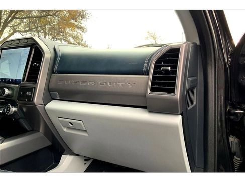 Used 2022 Ford F350 Limited image 18