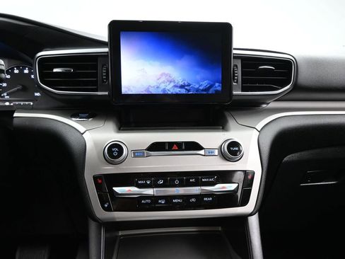 Used 2022 Ford Explorer XLT w/ Equipment Group 202A image 22