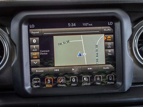 Used 2019 Jeep Wrangler Unlimited Sahara AWD/4WD image 19