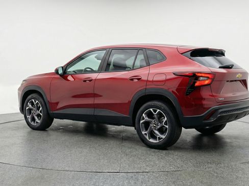 Used 2025 Chevrolet Trax LT image 6