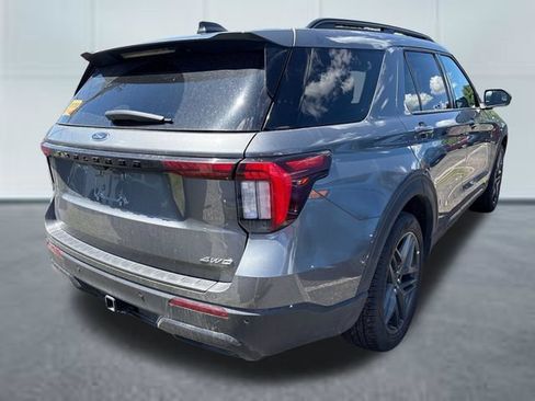 Used 2025 Ford Explorer ST-Line w/ ST-Line Street Pack AWD/4WD image 4