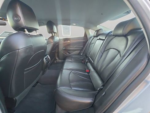 Used 2017 Buick LaCrosse Essence FWD image 11