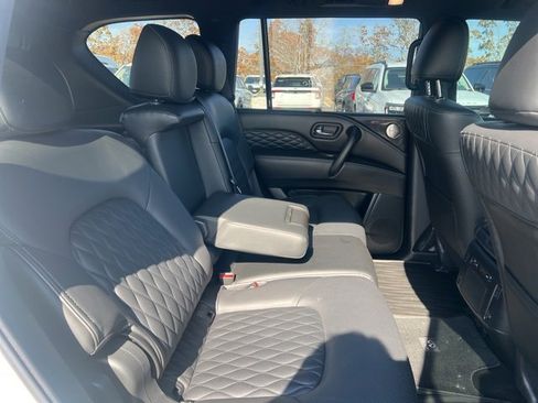Used 2024 INFINITI QX80 Sensory w/ All-Season Package image 8