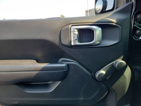 Used 2019 Jeep Wrangler Sport image 12