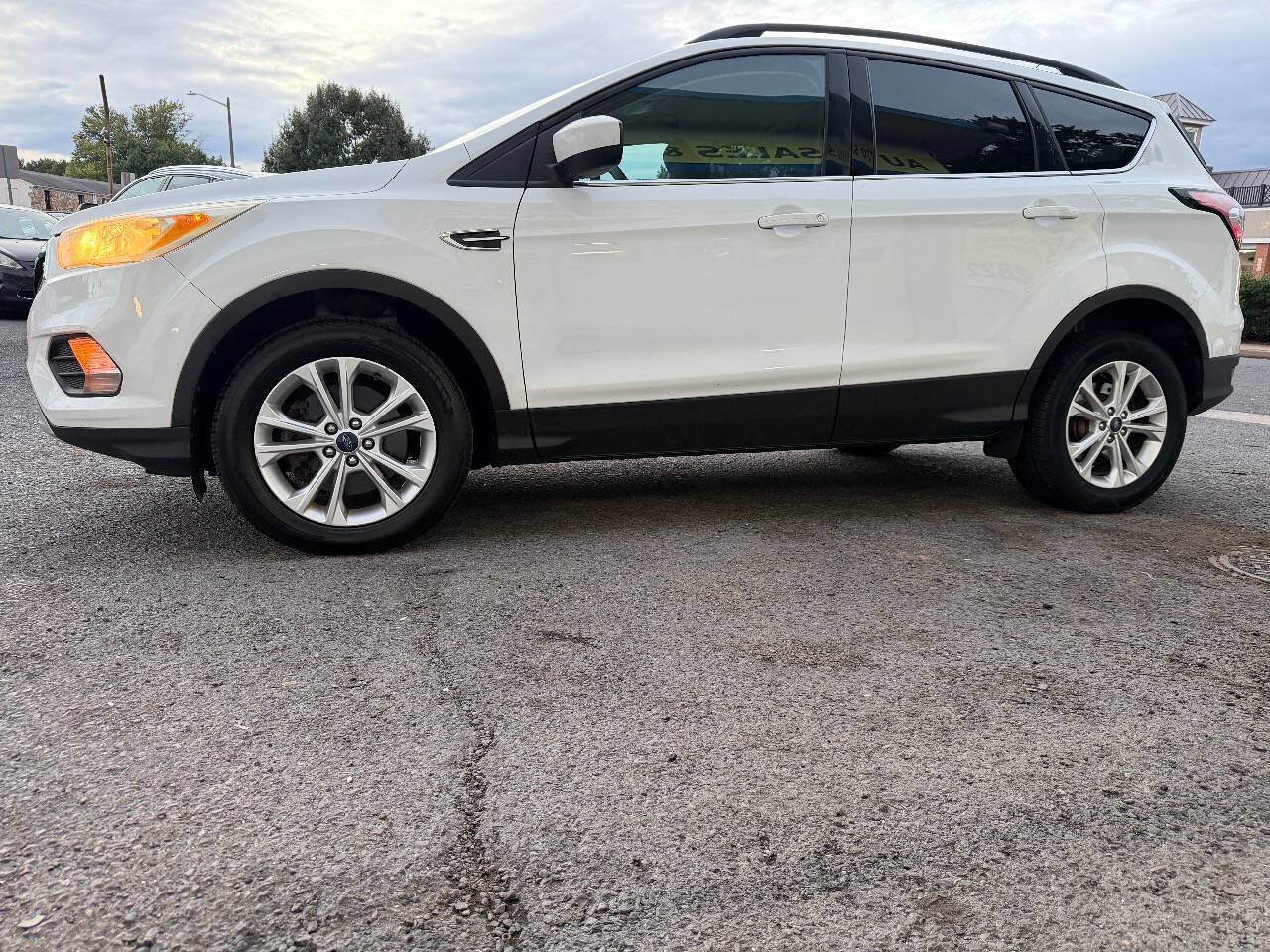 Used 2018 Ford Escape SE AWD/4WD image 3
