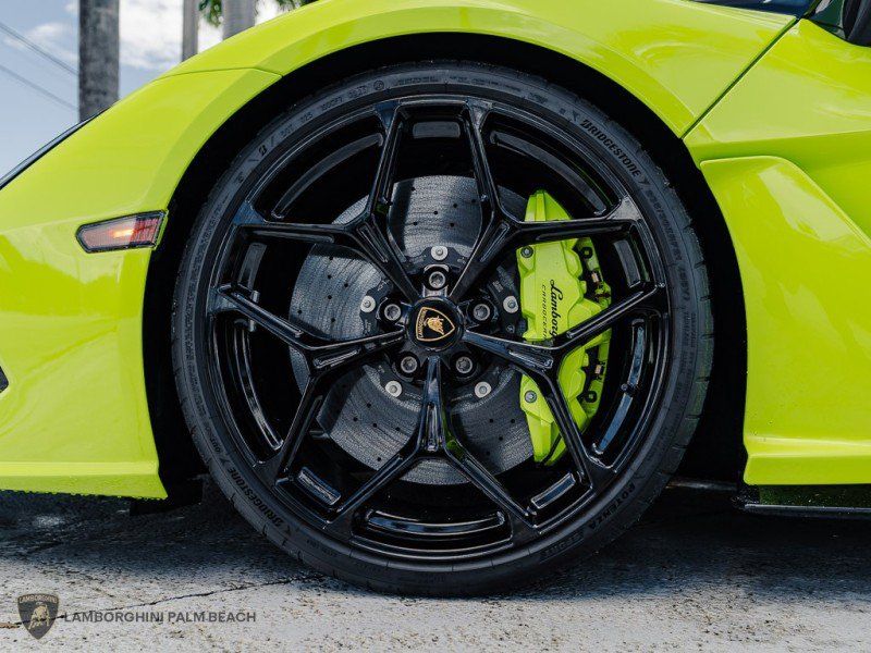 Used 2025 Lamborghini Revuelto AWD/4WD image 30