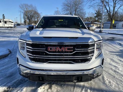 Used 2025 GMC Sierra 1500 SLT image 2