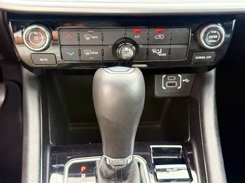 Used 2024 Jeep Compass Latitude AWD/4WD image 16