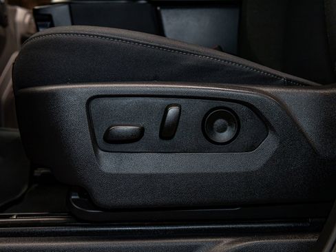 Used 2025 Chevrolet Silverado 1500 Custom Trail Boss w/ LPO, Dark Essentials Package image 25