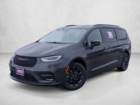 Used 2021 Chrysler Pacifica Touring w/ Uconnect Theater Family Group image 1