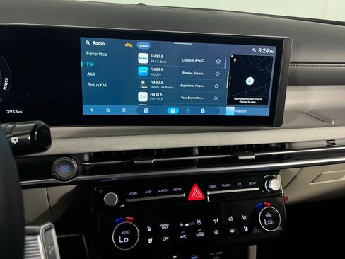 Used 2025 Hyundai Tucson Limited image 17