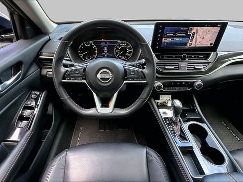 Used 2024 Nissan Altima 2.5 SR w/ SR Premium Package FWD image 6