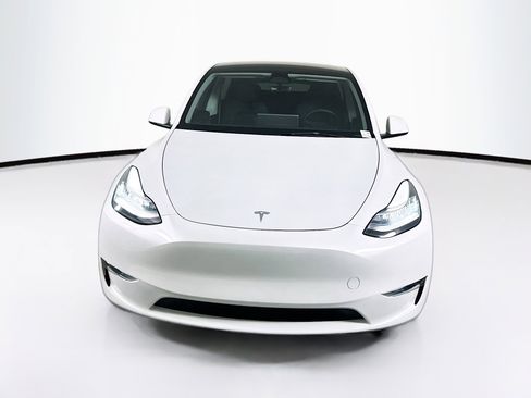 Used 2023 Tesla Model Y Long Range AWD/4WD image 2
