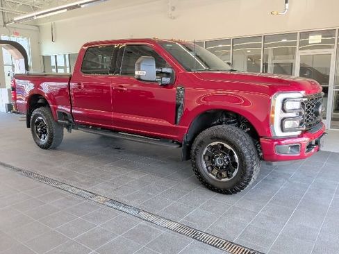 Used 2025 Ford F250 XLT w/ Black Appearance Package AWD/4WD image 2