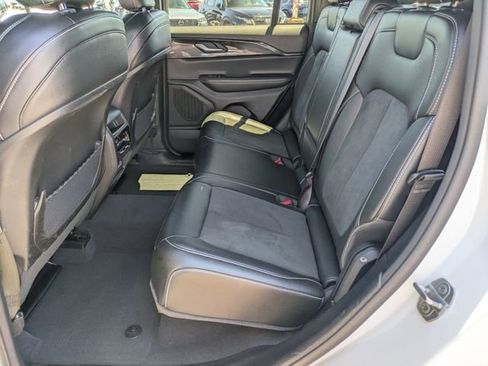 Used 2023 Jeep Grand Cherokee Altitude AWD/4WD image 25