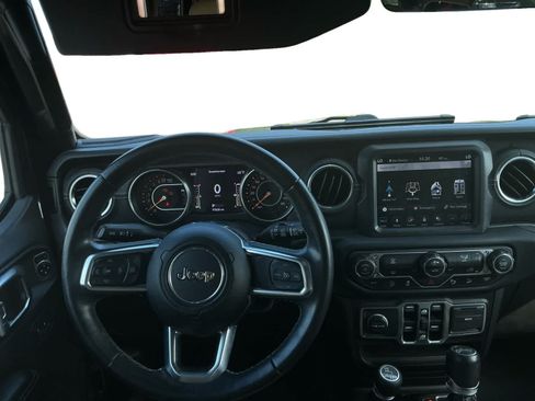 Used 2018 Jeep Wrangler Unlimited Sahara AWD/4WD image 10