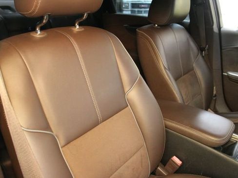 Used 2015 Chevrolet Impala LT FWD image 11
