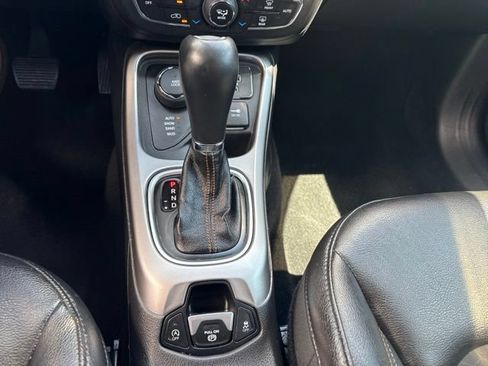 Used 2018 Jeep Compass Latitude w/ Popular Equipment Group AWD/4WD image 17