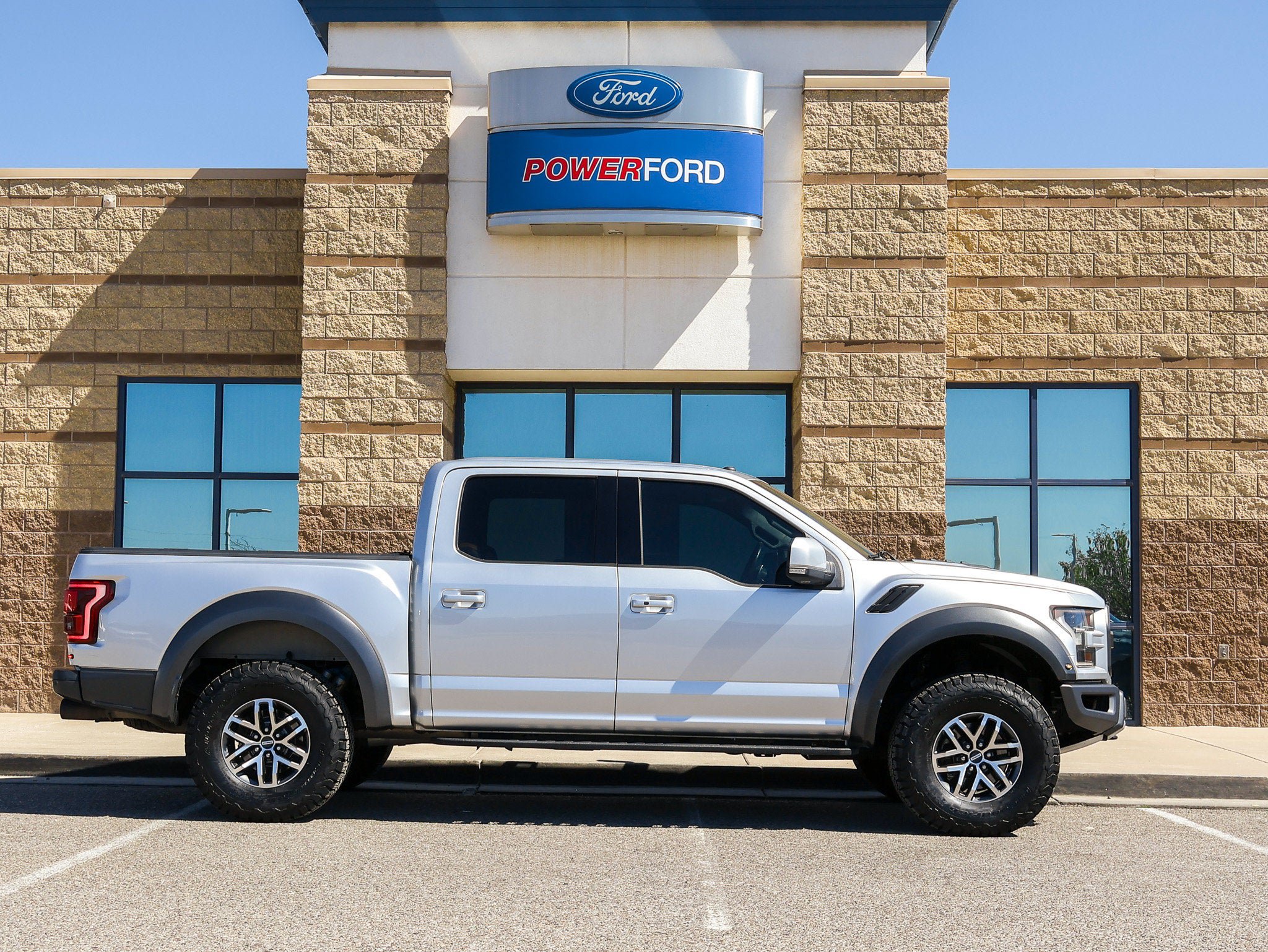 Certified 2018 Ford F150 Raptor w/ Equipment Group 802A Luxury AWD/4WD image 5