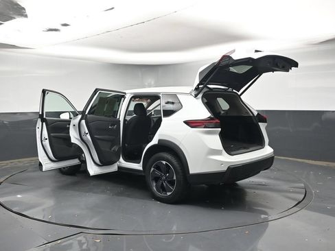 Used 2025 Nissan Rogue SV FWD image 47