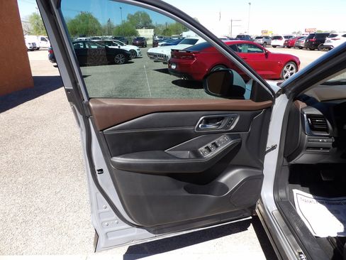 Used 2021 Nissan Rogue Platinum image 9