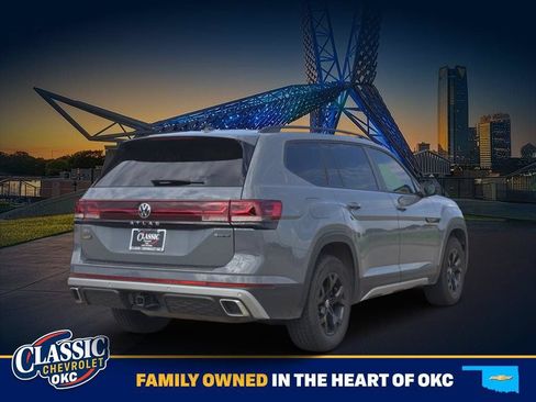 Used 2024 Volkswagen Atlas Peak Edition SEL AWD/4WD image 6