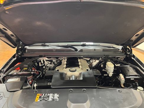 Used 2018 Cadillac Escalade ESV Luxury image 12