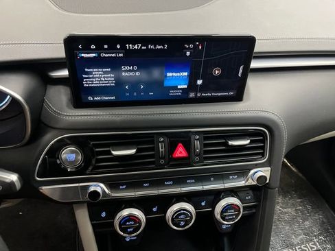 Used 2023 Genesis G70 2.0T image 13