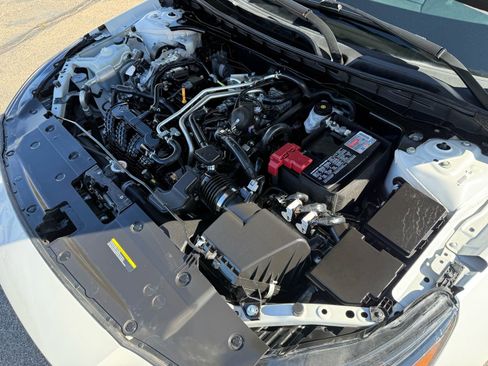 Used 2024 Nissan Altima 2.5 SV image 40