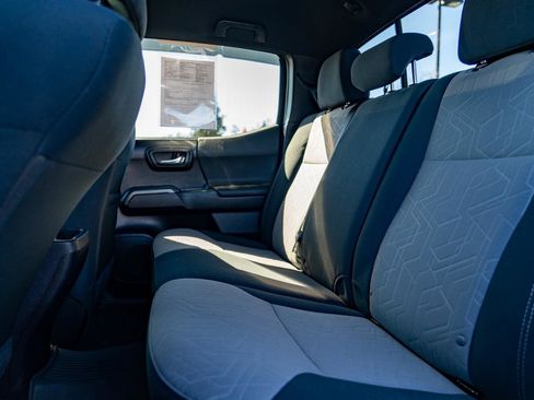 Used 2021 Toyota Tacoma TRD Off-Road w/ Technology Package AWD/4WD image 17