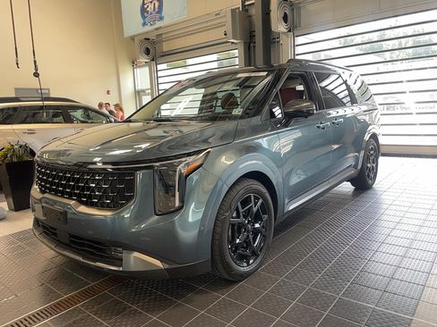 Used 2026 Kia Carnival SX Prestige image 2