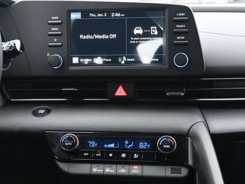 Used 2025 Hyundai Elantra Sport image 13