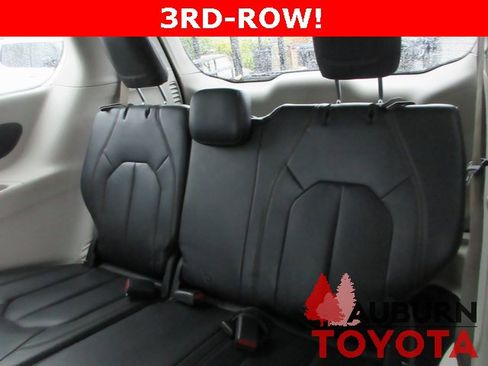 Used 2017 Chrysler Pacifica Touring-L image 22