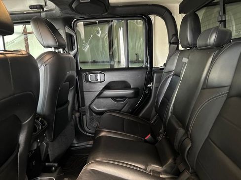 Used 2020 Jeep Gladiator Overland image 14