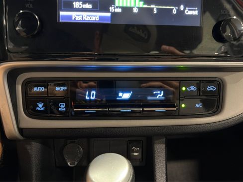 Used 2018 Toyota Corolla LE FWD image 29