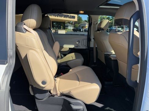 Used 2023 Toyota Sienna XLE image 15