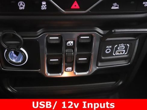 Used 2022 Jeep Wrangler Unlimited Sahara w/ Dual Top Group AWD/4WD image 24