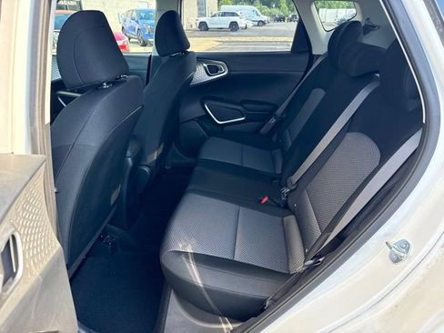 Certified 2023 Kia Soul LX w/ LX Technology Package FWD image 8