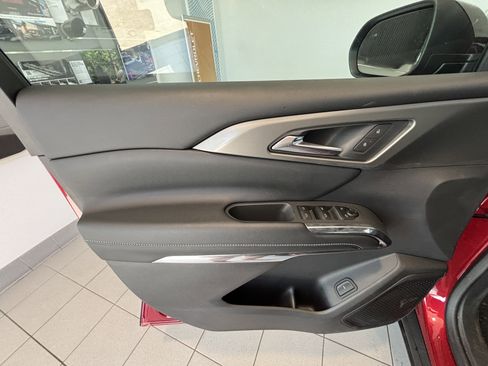 Used 2026 Chevrolet Traverse LT w/ Driver Confidence Package FWD image 9