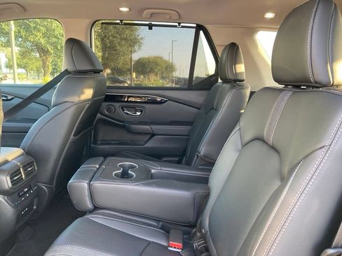 Used 2024 Honda Pilot Touring image 9