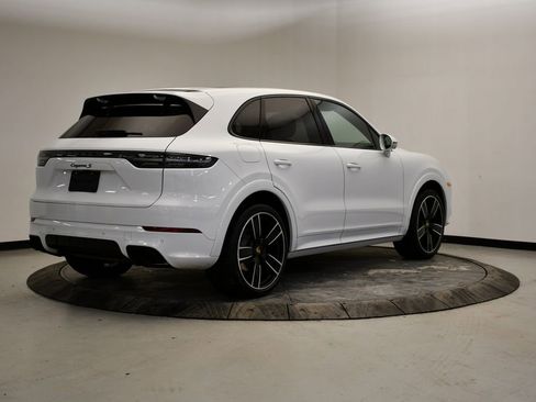 Certified 2023 Porsche Cayenne S image 7