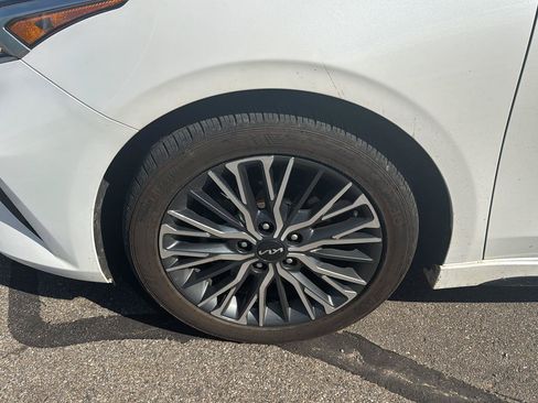 Used 2023 Kia Forte GT-Line w/ GT-Line Premium Package FWD image 9