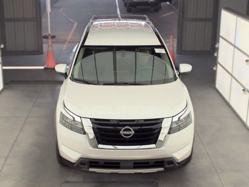 Certified 2025 Nissan Pathfinder SL AWD/4WD image 12