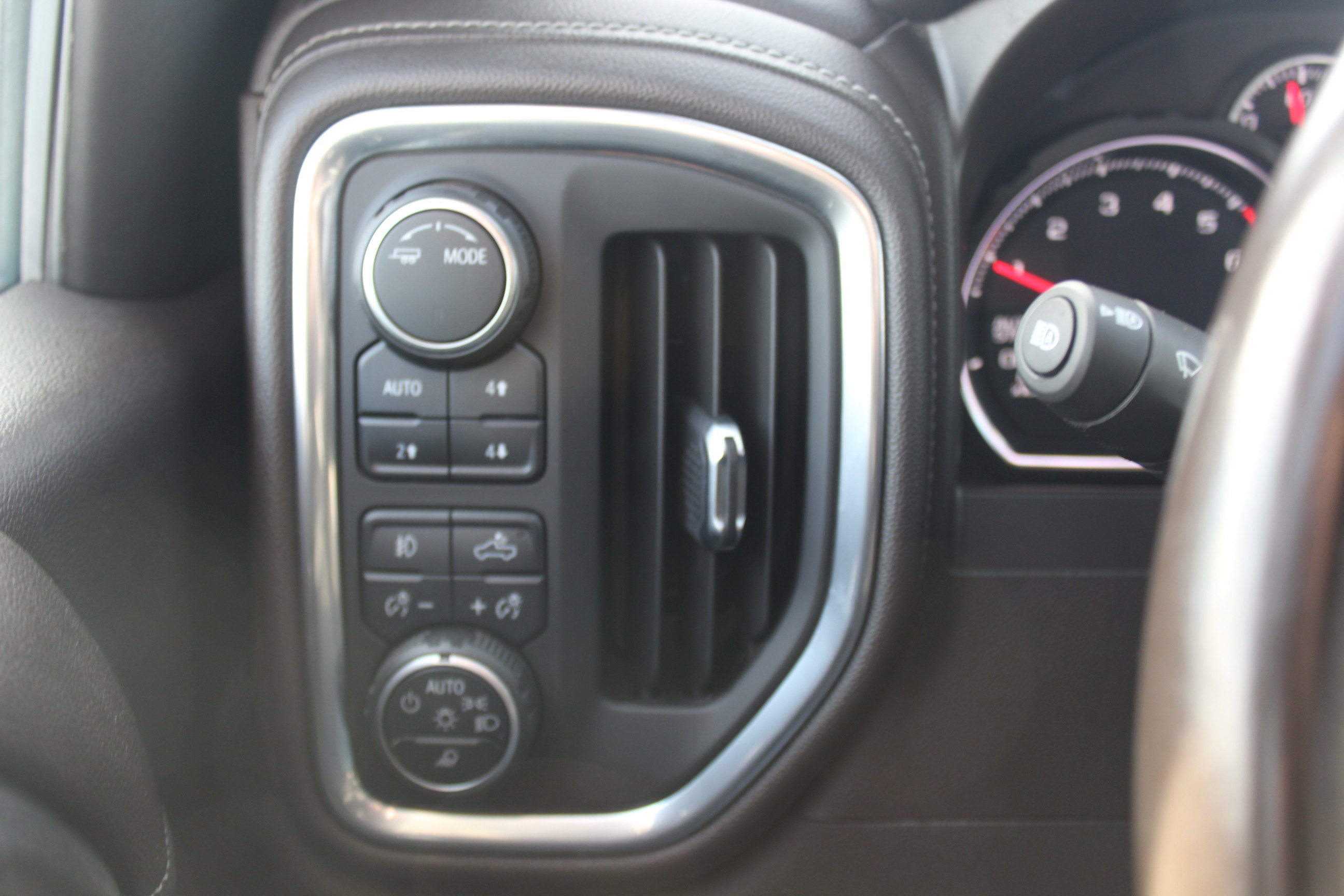 Used 2021 Chevrolet Silverado 1500 LTZ w/ Safety Package II AWD/4WD image 13