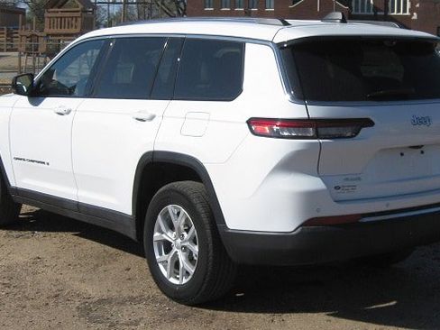Used 2023 Jeep Grand Cherokee L Limited w/ Luxury Tech Group II AWD/4WD image 3