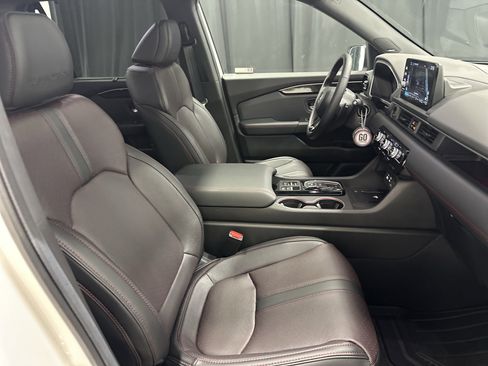 Used 2025 Honda Pilot Black Edition image 34