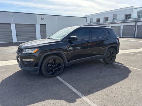 Used 2020 Jeep Compass Latitude image 2