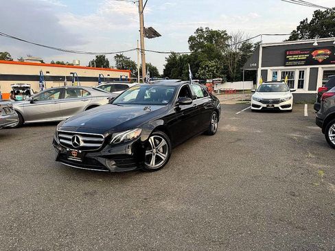 Used 2017 Mercedes-Benz E 300 4MATIC image 3
